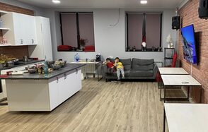 Многофункциональный лофт-кухня с островком