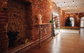 Просторный лофт из красного кирпича 