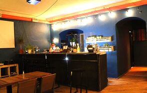 Бар под закрытие с панорамным окном