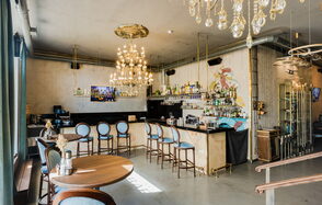 RAW BAR. Просторный лофт