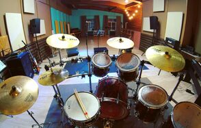 Лофт с музыкальным оборудованием