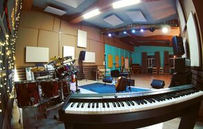 Лофт с музыкальным оборудованием