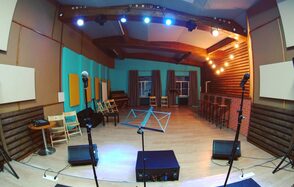 Лофт с музыкальным оборудованием