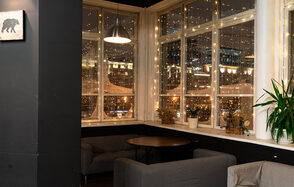 Лофт с зеркальной стеной