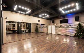 Лофт с зеркальной стеной