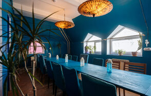 Тхали Зал с выходом на веранду