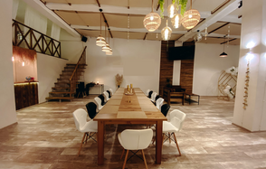 East Side Studio. Светлый двухуровневый лофт