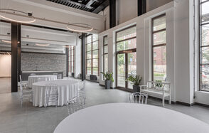 Просторный белый лофт для различных мероприятий 