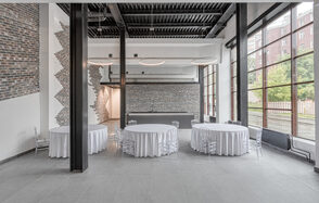 Просторный белый лофт для различных мероприятий 