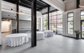 Просторный белый лофт для различных мероприятий 