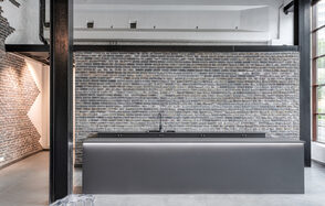 Просторный белый лофт для различных мероприятий 