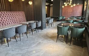 Acqualina Apartments Просторный зал при отеле 