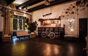 Rii Lee Loft. Стилизованный лофт с качелями