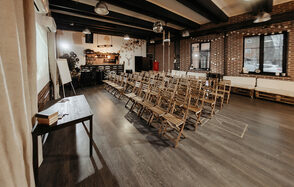 Rii Lee Loft. Стилизованный лофт с качелями