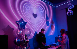 The Portal. Тёмный неоновый лофт