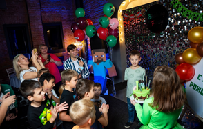 Просторный лофт с кухней для детских мероприятий 