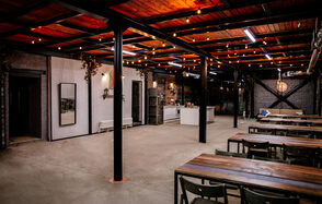 Просторный лофт с кухней для детских мероприятий 