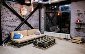 Просторный лофт с кухней для детских мероприятий 