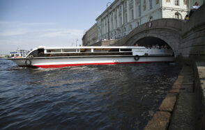 Теплоход бизнес класса