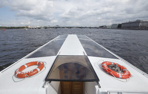 Теплоход бизнес класса