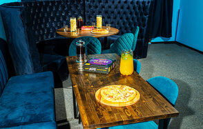 Зал Космос. Тёмная лофт-комната 