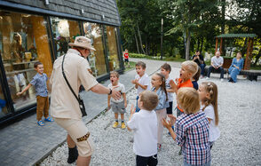 Домик с панорамными окнами для детских мероприятий