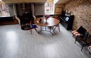 Citrus Space Лофт-мансарда с камином