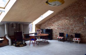 Citrus Space Лофт-мансарда с камином