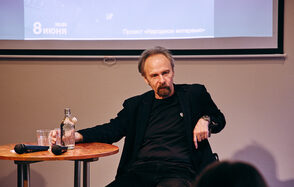 Книги и кофе. Творческий лофт со сценой