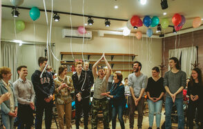 Книги и кофе. Творческий лофт со сценой