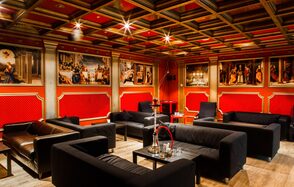 Лаундж-лофт с барной стойкой