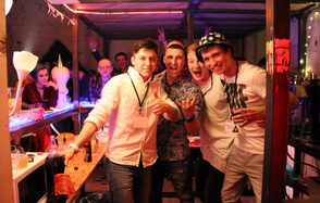 Mazel Tov Studio Двухэтажный лофт-бар