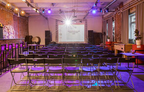 Loft Com.nata.Тренинговый лофт со сценой