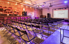 Loft Com.nata.Тренинговый лофт со сценой