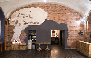 Лофт с арочными окнами и отдельным входом