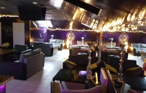 Зеркальный лофт с барной стойкой