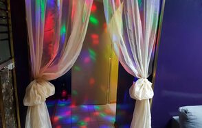 Зеркальный лофт с барной стойкой