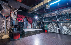 Брутальный лофт с барной стойкой