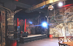 Брутальный лофт с барной стойкой