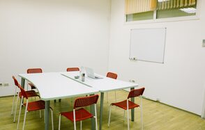 Moscow English Club Аудитория с большим окном