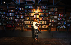 Deworkacy Красный Октябрь Лофт-библиотека с камином 