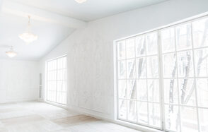 The Museum Studio Белый классический лофт с камином