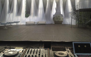 Терраса в волшебном саду