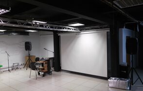 Brick House WHITE Лофт с большим экраном 