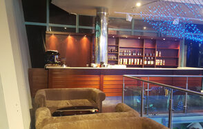 Бар с панорамным видом 