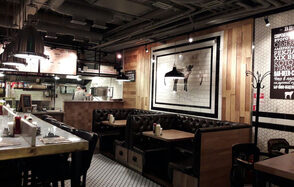 Кафе под закрытие в Деловом Центре 