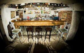 Бар под закрытие в центре 