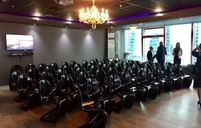 Romantic Stream Зал с панорамными окнами 