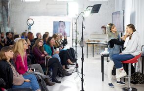 Apriori Photo Просторный лофт с подиумом 