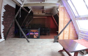 лофт с камином и мансардой